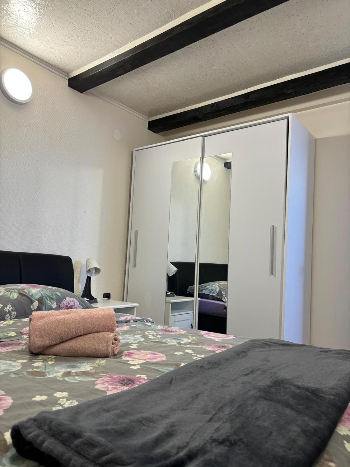 Apartmani Bosnjak ستاريغغاد باكلينتسا الغرفة الصورة